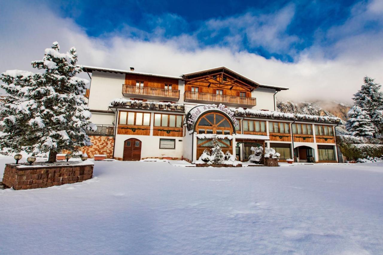 Hotel & Residence Montana ファーイ・デッラ・パガネッラ エクステリア 写真