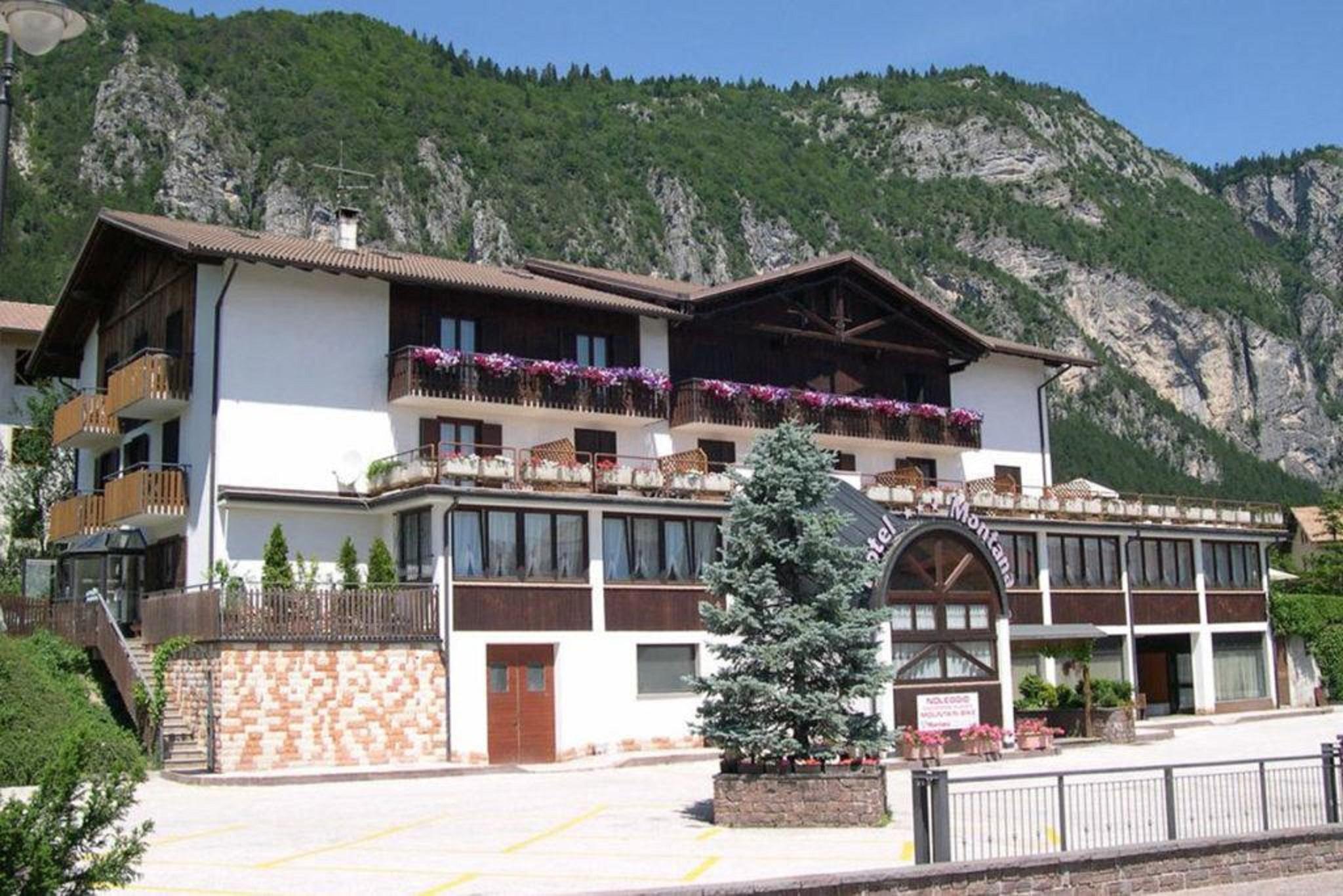 Hotel & Residence Montana ファーイ・デッラ・パガネッラ エクステリア 写真