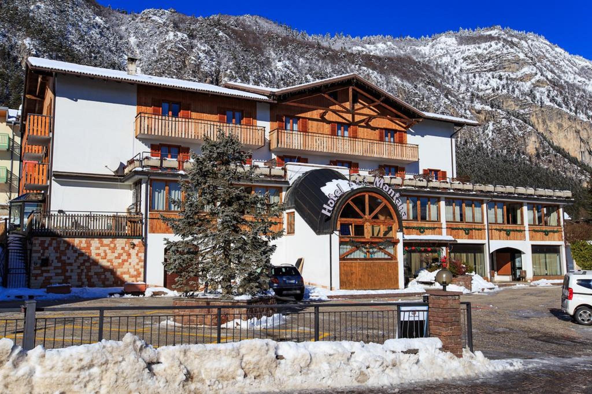 Hotel & Residence Montana ファーイ・デッラ・パガネッラ エクステリア 写真