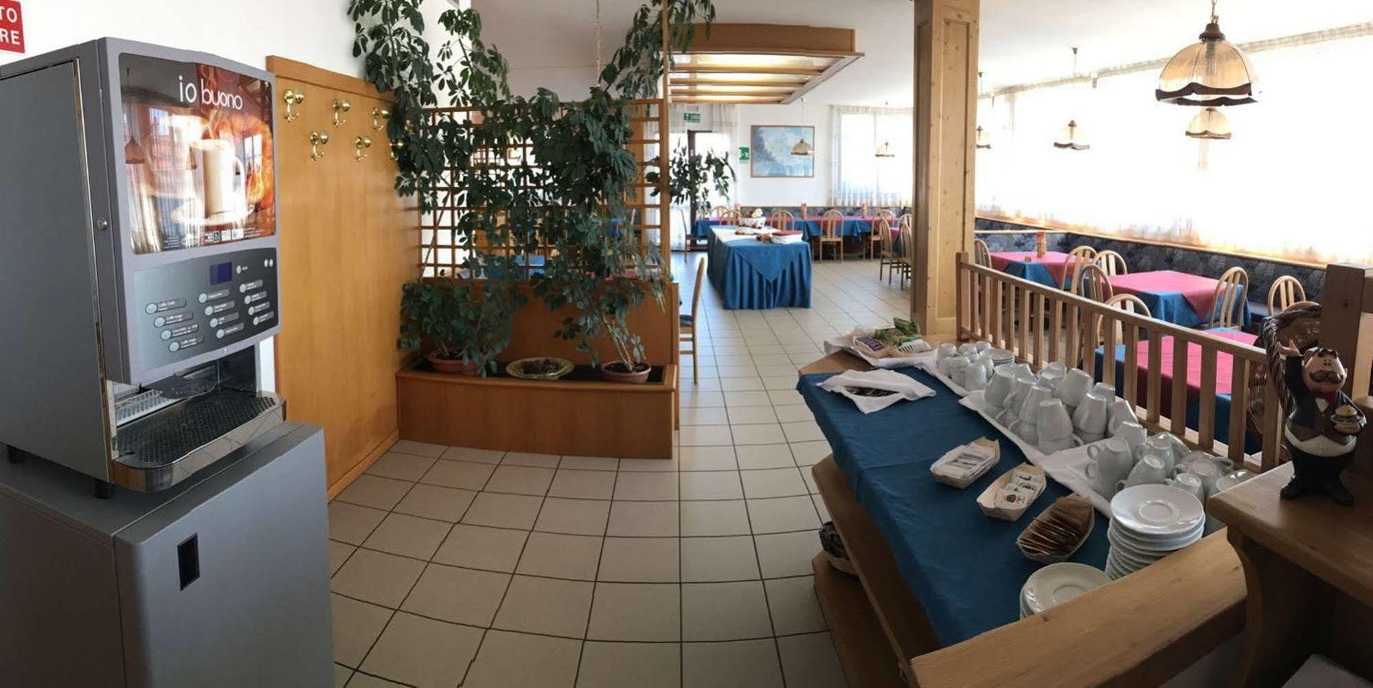 Hotel & Residence Montana ファーイ・デッラ・パガネッラ エクステリア 写真