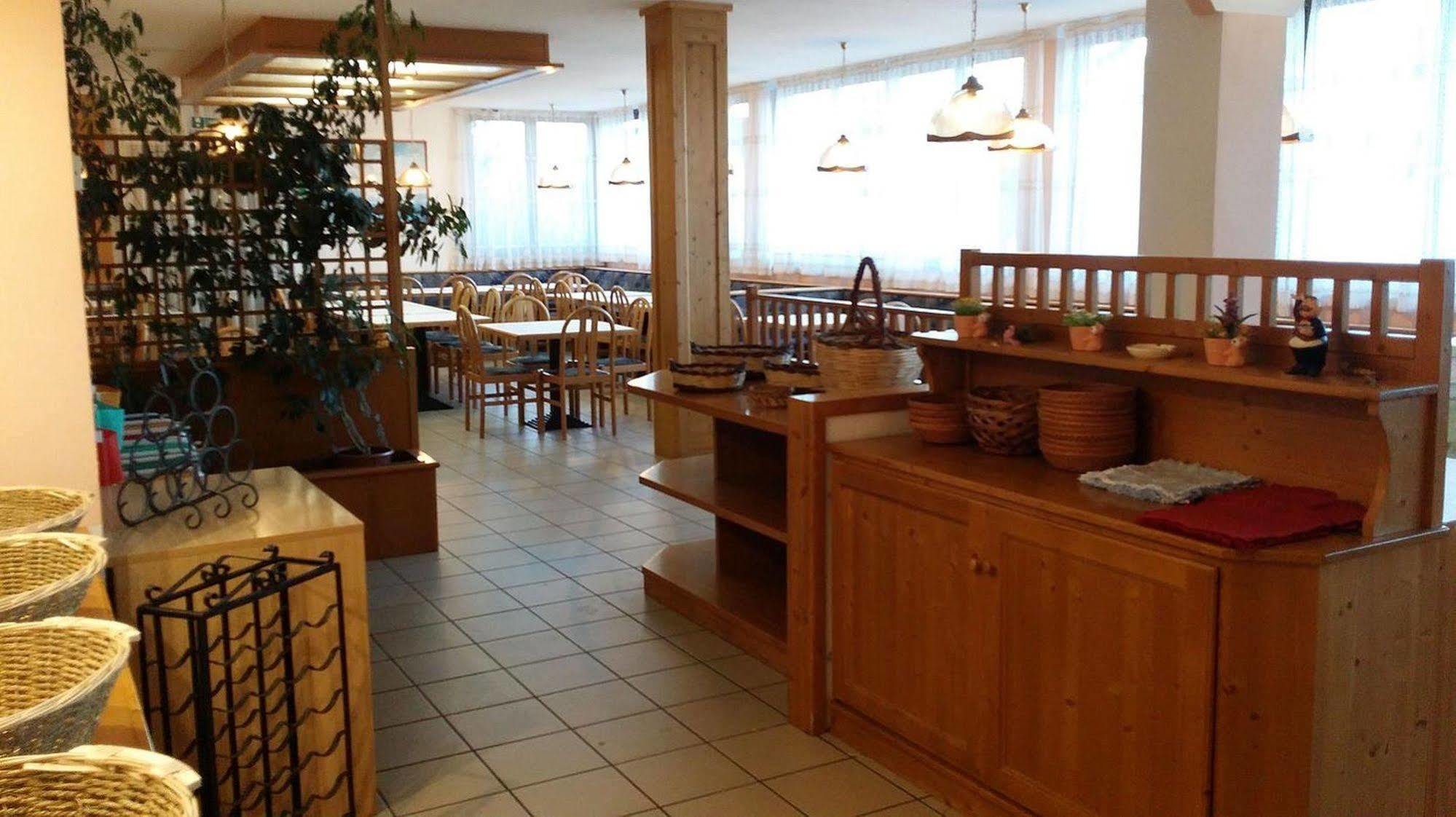 Hotel & Residence Montana ファーイ・デッラ・パガネッラ エクステリア 写真