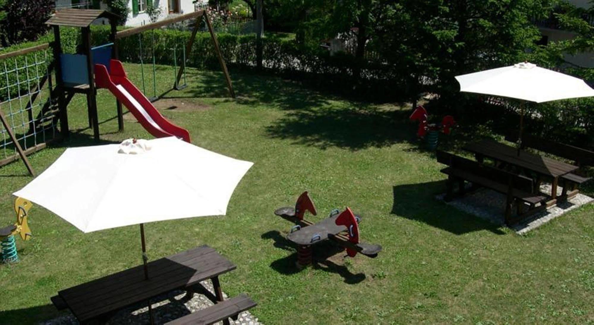 Hotel & Residence Montana ファーイ・デッラ・パガネッラ エクステリア 写真